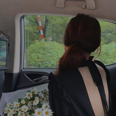 超模之女酒吧消费天价，被批炫富，一个月引热议